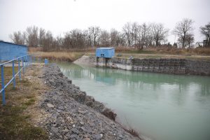 Balatonkiliti mederduzzasztó vízeresztéskor